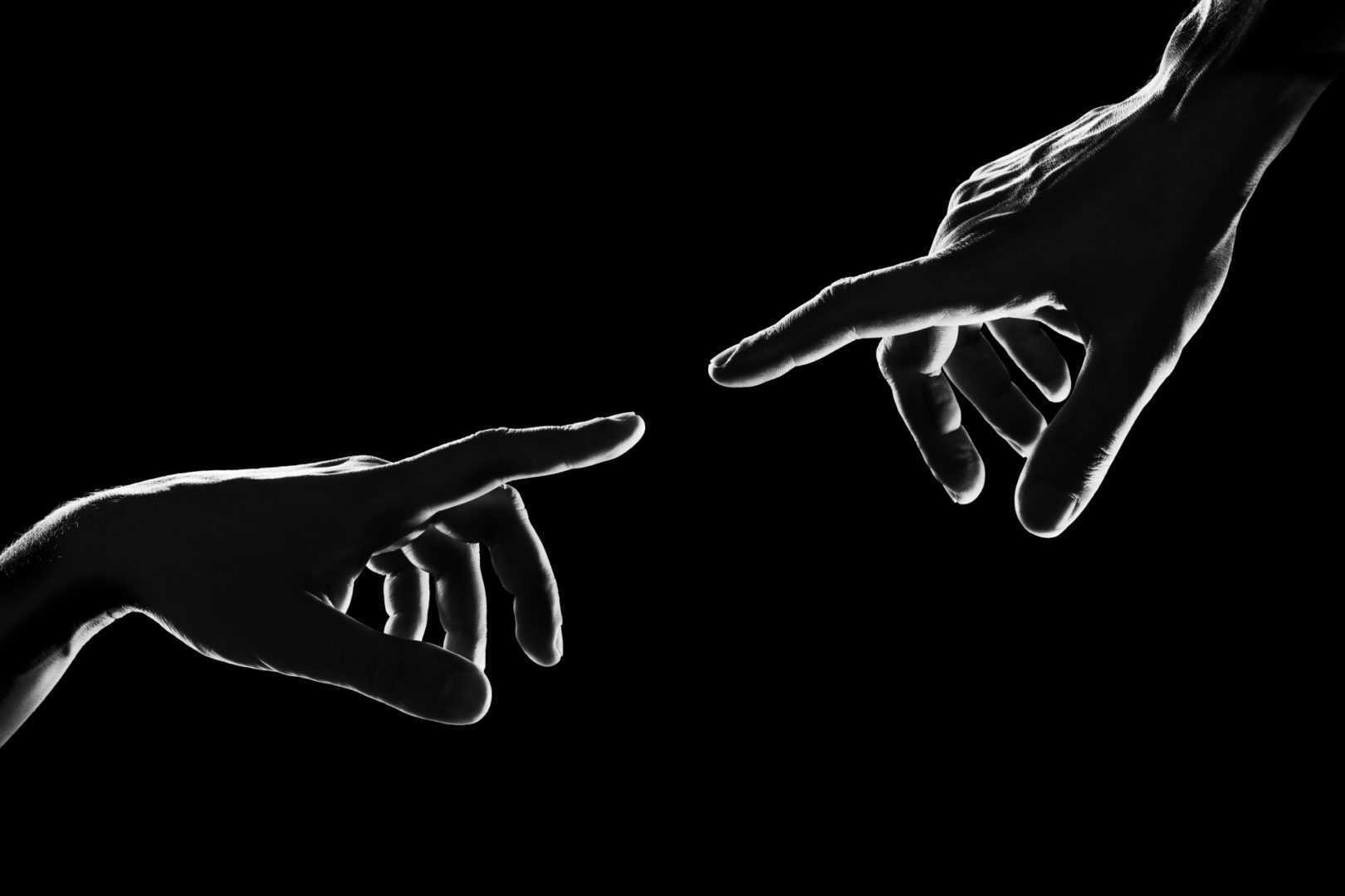 deux doigts qui se touchent