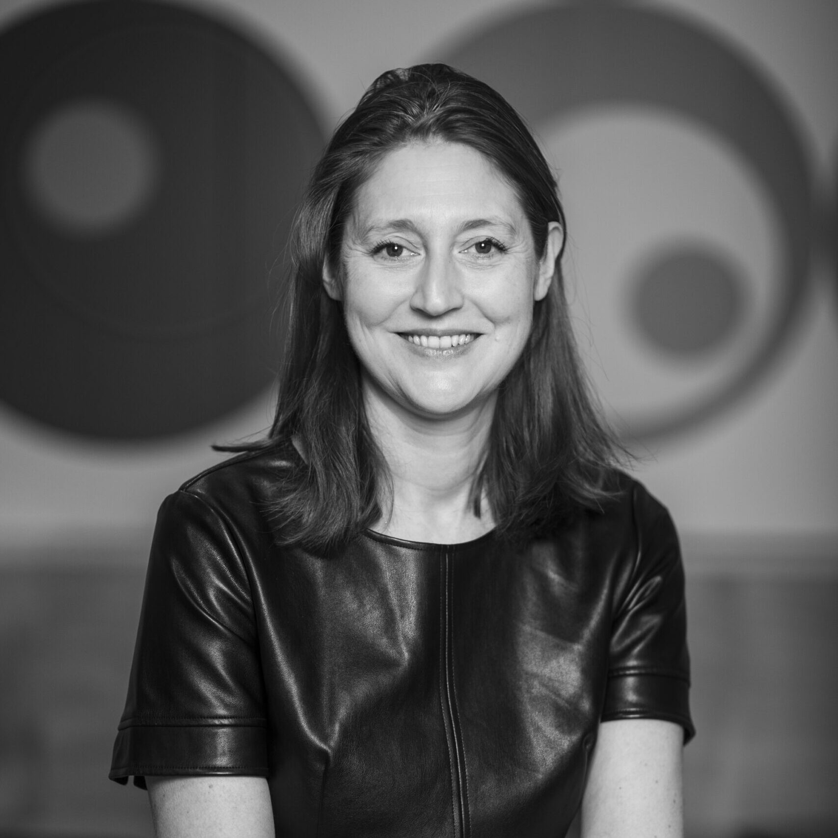 portraitsnb-16-scaled-e1748952136815.jpg
